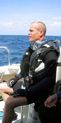 Craig McKinley, Canadian physician and aquanaut (NEEMO 7 mission)., dies at age 48